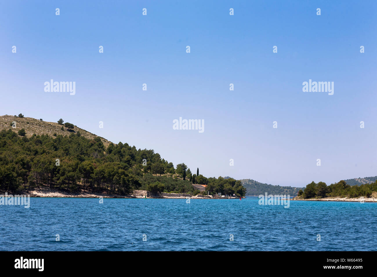 Prolaz Mala Proversa, lo stretto canale tra Dugi Otok e Otok Katina in Zadar Archipeligo, Croazia Foto Stock