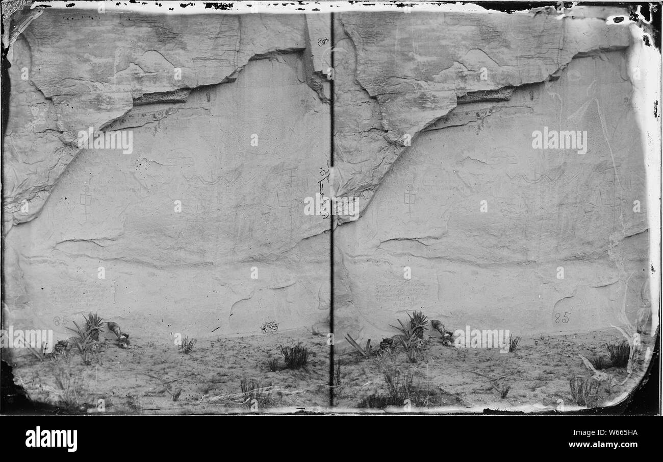 Geroglifici sulla parete sud della roccia di iscrizione. New Mexico 1873 Foto Stock