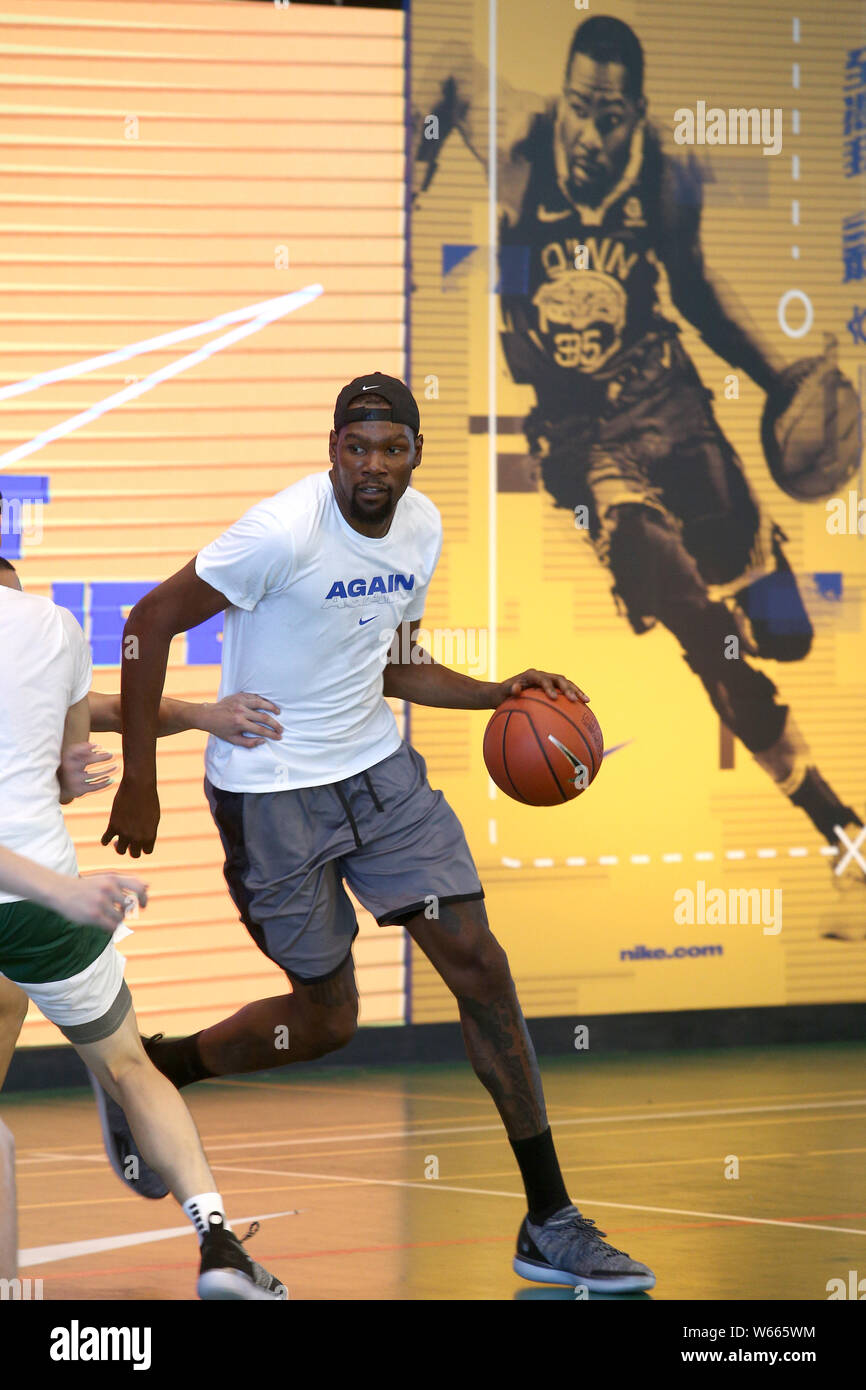 **TAIWAN OUT * * NBA star Kevin Durant del Golden State Warriors assiste il 2018 Nike Basketball Camp in Taipei, Taiwan, 9 luglio 2018. Foto Stock