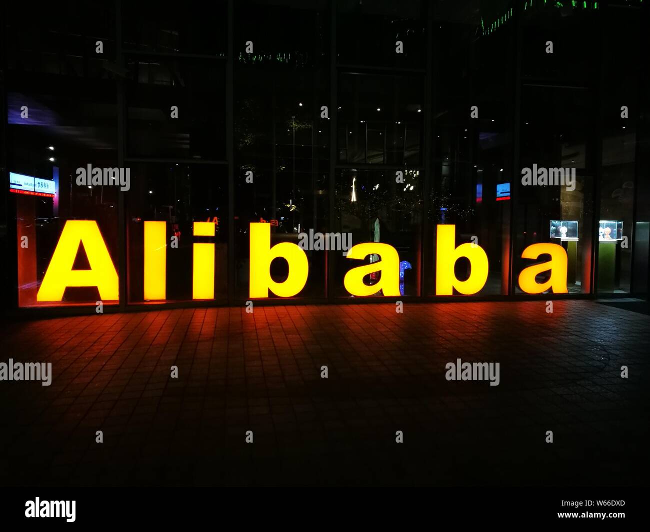 --FILE--Vista di un logo di Alibaba in città Huaibei, est cinese della provincia di Anhui, 7 gennaio 2018. Alibaba Group Holding ha annunciato lunedì che Foto Stock