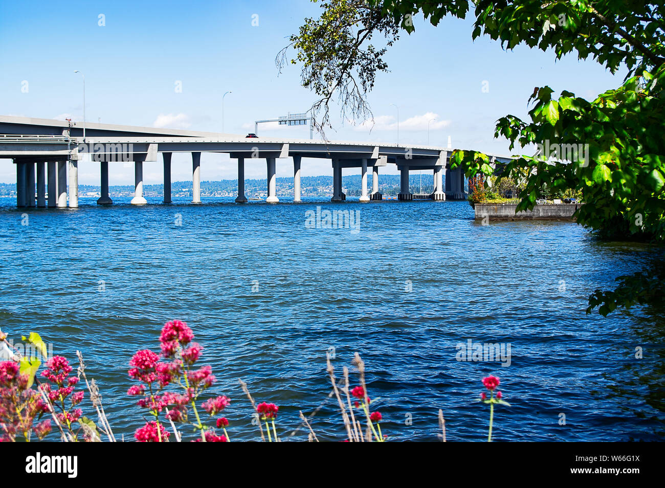 Un ponte sopra il Lago Washington, Seattle Foto Stock