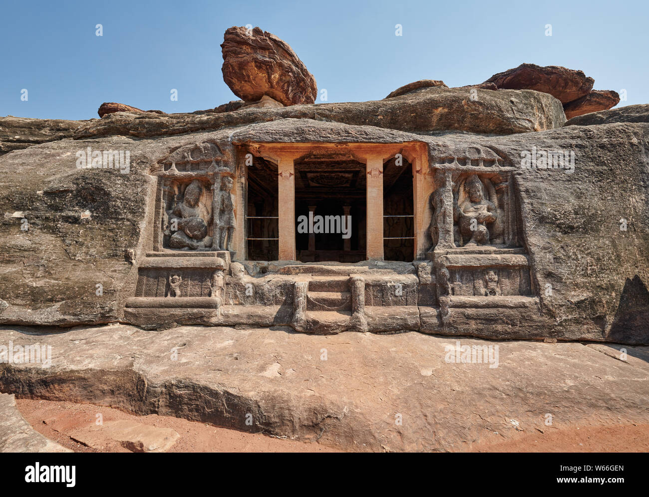 Al di fuori di Ravana Phadi Grotta templi, Aihole, Karnataka, India Foto Stock