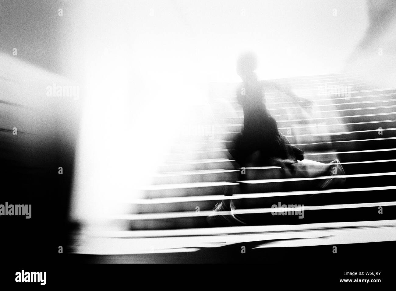 Fuori del tempo. Creative street photography . Urban experimental motion blur foto in Constanta city , Romania Foto Stock