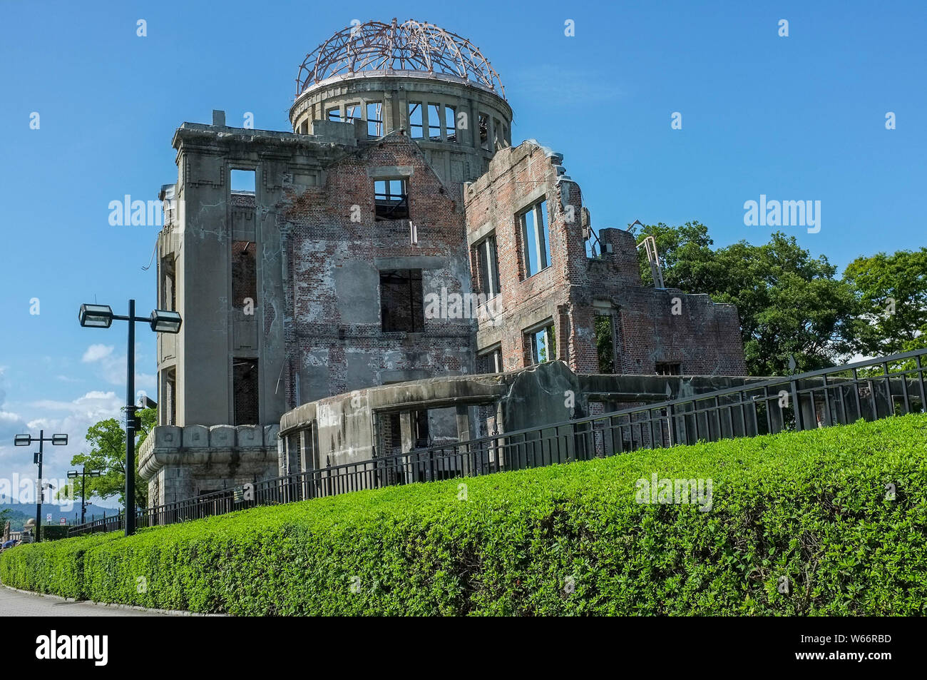 La cupola della bomba atomica dove alle 8:15am del 6th agosto 1945, la prima bomba atomica nella storia umana è stata fatta cadere su Hiroshima, Giappone. Cupola di Gennaku. Foto Stock