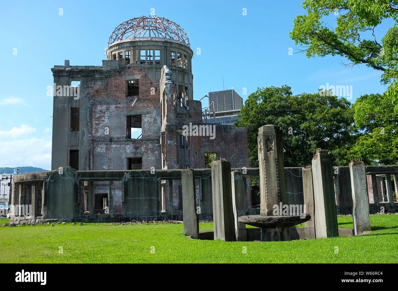 La cupola della bomba atomica dove alle 8:15am del 6th agosto 1945, la prima bomba atomica nella storia umana è stata fatta cadere su Hiroshima, Giappone. Cupola di Gennaku. Foto Stock