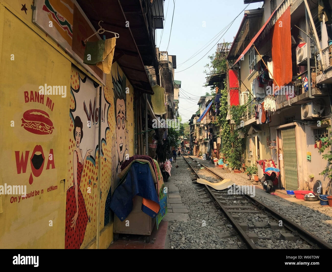 HANOI, Vietnam, Apr 21 2019, a vie attraverso una stradina nel centro città di Hanoi. Foto Stock