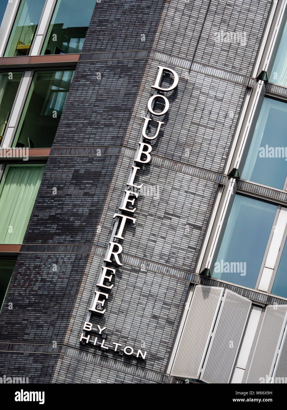 AMSTERDAM, PAESI BASSI - 01 MAGGIO 2018: Cartello per Double Tree Hotel by Hilton in Foto Stock