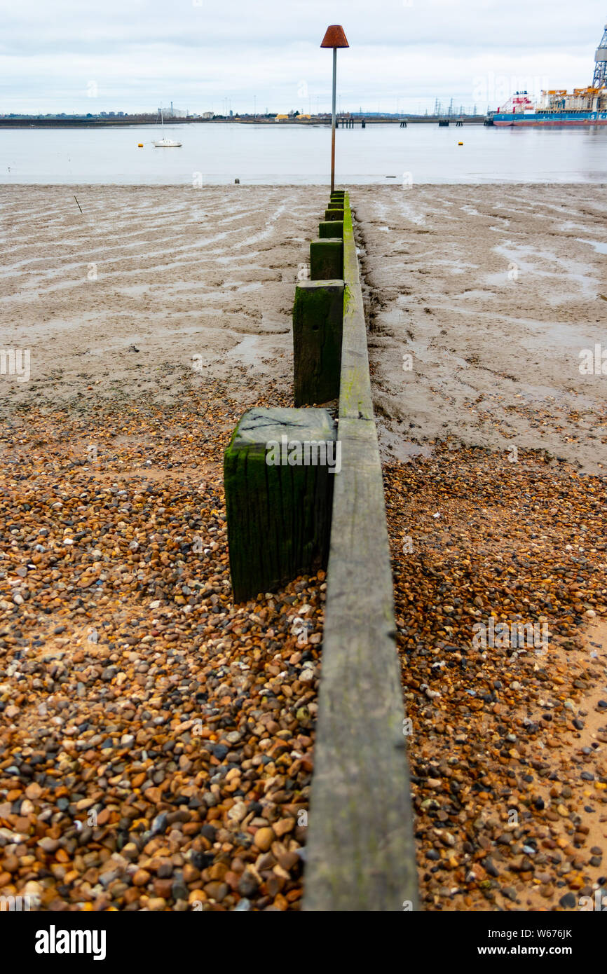 Inquadratura dal Gravesend pier, questo mostra il Tilbury a Göteborg traghetto. Questo è anche un mozzo principale attraverso il Fiume Tamigi per la spedizione. Foto Stock