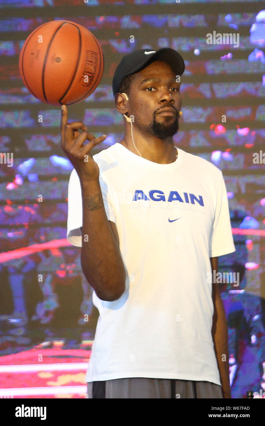**TAIWAN OUT * * NBA star Kevin Durant del Golden State Warriors assiste il 2018 Nike Basketball Camp in Taipei, Taiwan, 9 luglio 2018. Foto Stock