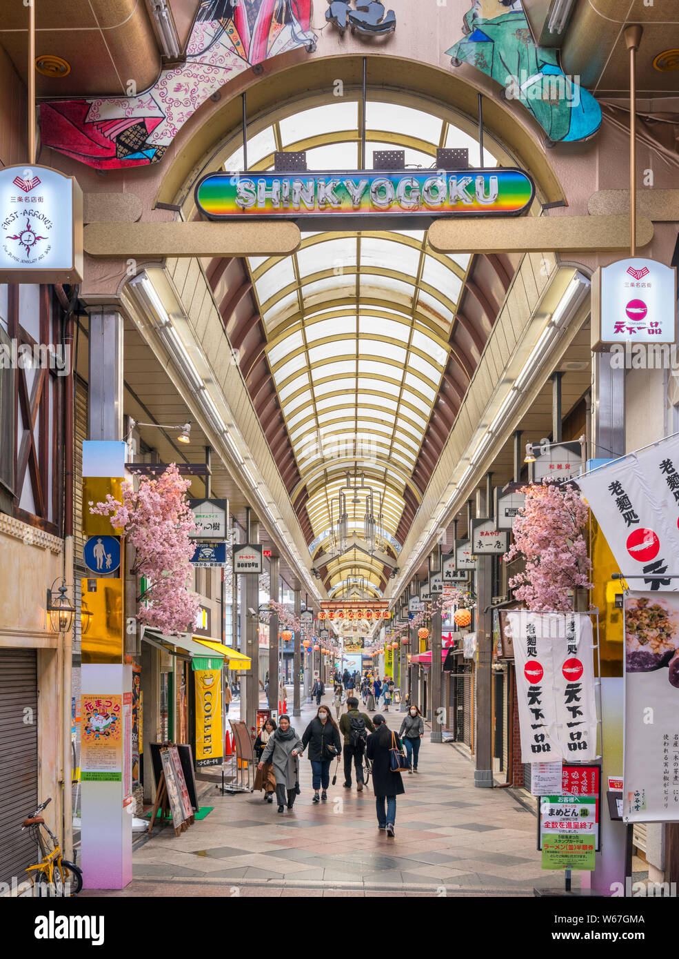 Negozi su Shinkyogoku gallerie dello shopping nel centro cittadino di Kyoto, Giappone Foto Stock