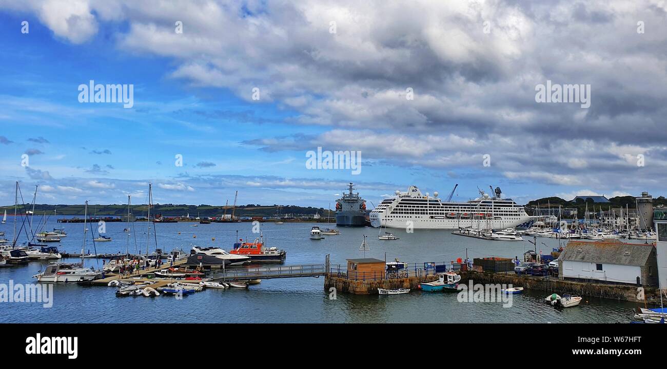 Pacific Princess, azionato da Princess Cruises, navigato in Falmouth appena dopo le 8.30, docking a County Wharf, in Cornwall, Regno Unito. Foto Stock