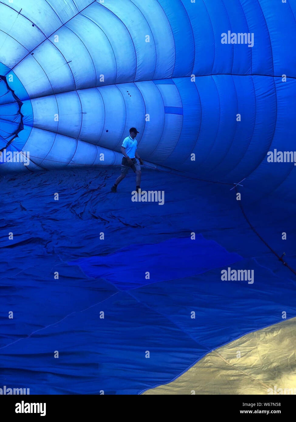 Più di 400 mongolfiere ha tentato di rompere la simultanea di decollo record mondiale nel Grand Est aria Mondial Ballons festival a Chambley-Bussières airbase in Francia orientale, per il 29 luglio 2019. Il raduno attira più di mille mongolfiere provenienti da tutto il mondo ed è il più grande meeting nel mondo. Foto Stock