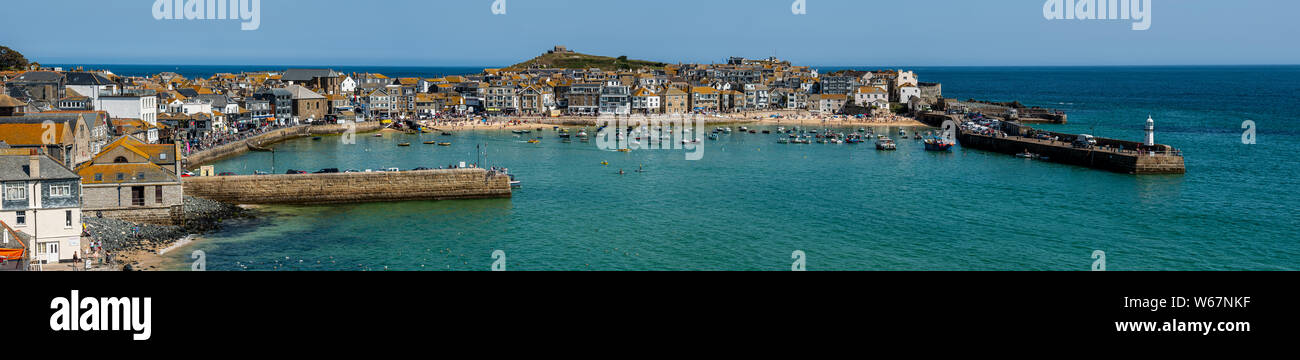 St Ives è una città di mare, parrocchia civile e la porta in Cornovaglia. La città si trova a nord di Penzance e a ovest di Camborne sulla costa del Mare Celtico. Foto Stock