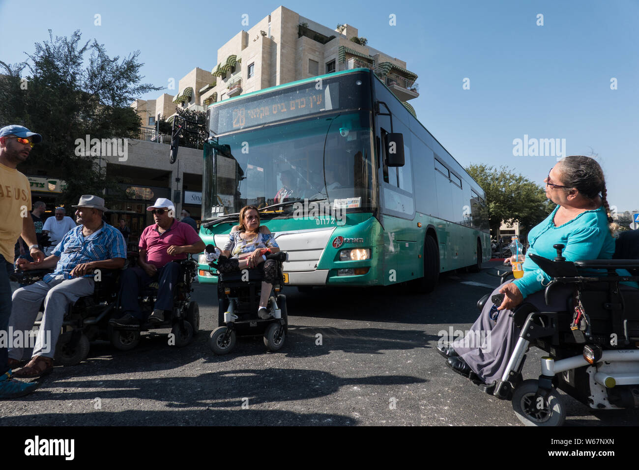 Gerusalemme, Israele. 31 Luglio, 2019. Le persone disabili a dimostrare in Gerusalemme per un aumento di prestazioni di invalidità, bloccando il traffico e scuffling con la polizia. Credito: Nir Alon/Alamy Live News. Foto Stock