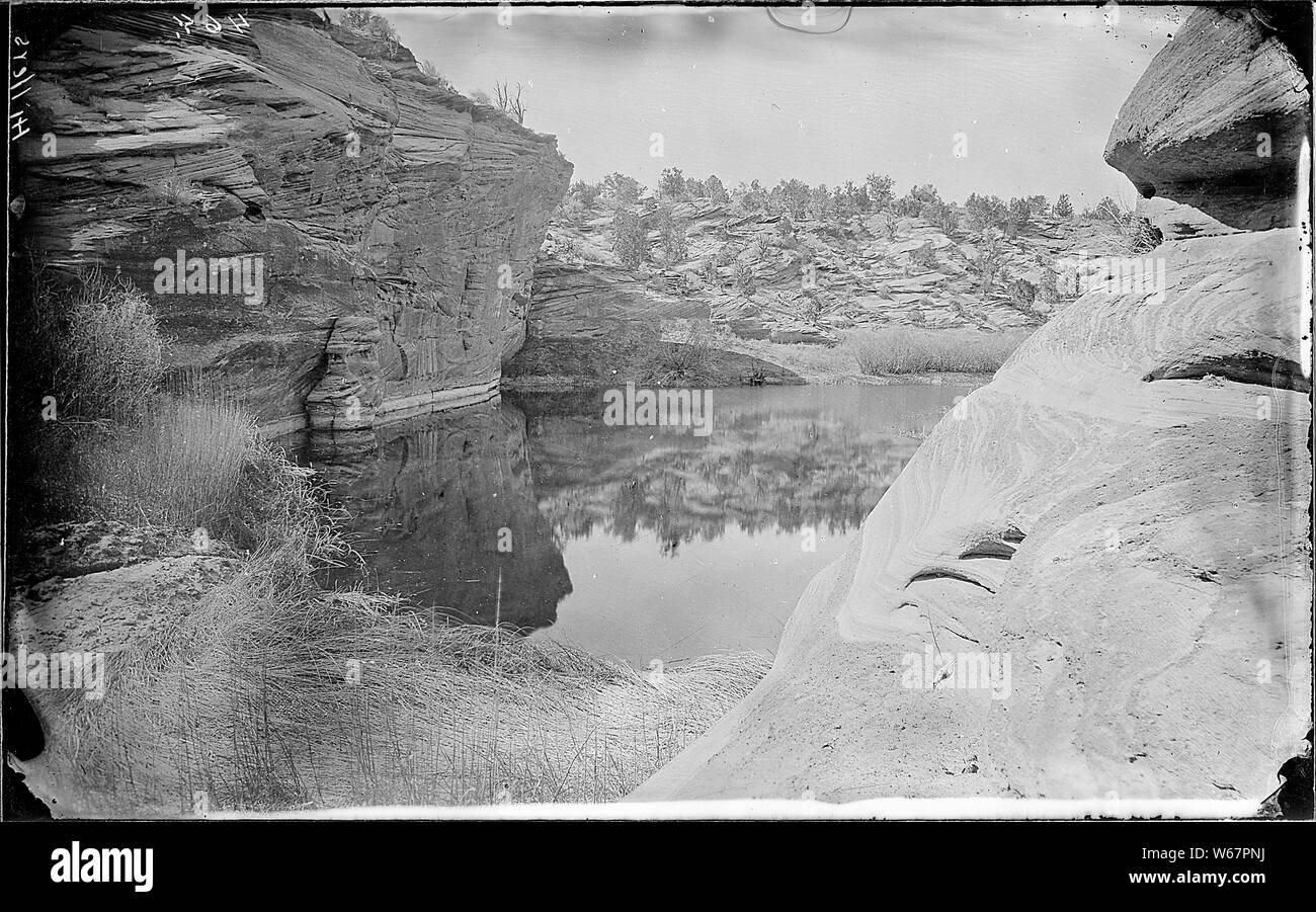 Uno dei tre laghi a Kanab Canyon sopra il villaggio di Kanab, Utah. No. 454 appartiene a questo gruppo. Vecchio n. 462, 65, 446, 1871 - 1878 Foto Stock