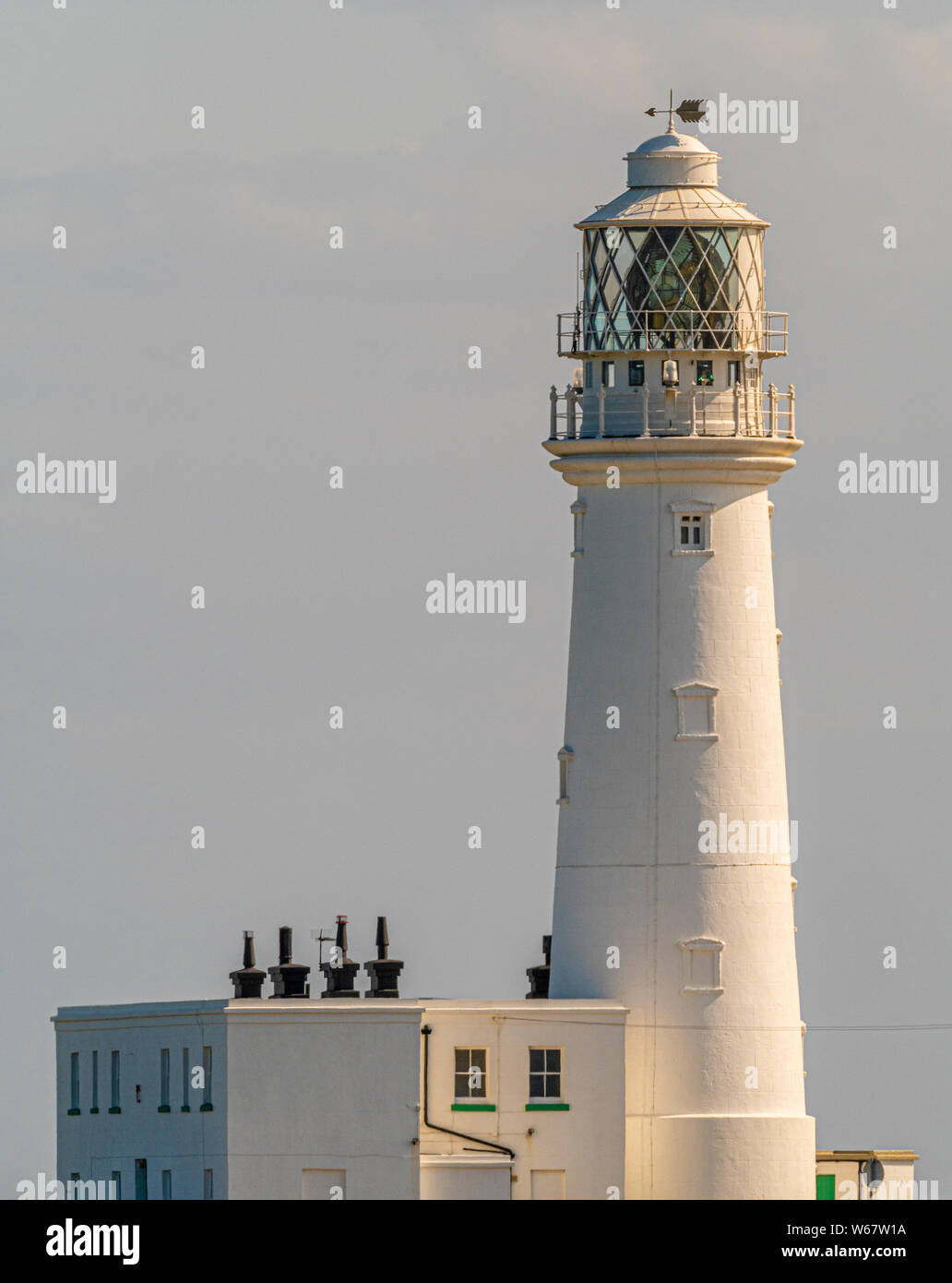 Flamborough Head Lighthouse, un faro attivo si trova a Flamborough, East Riding of Yorkshire. In Inghilterra. Foto Stock