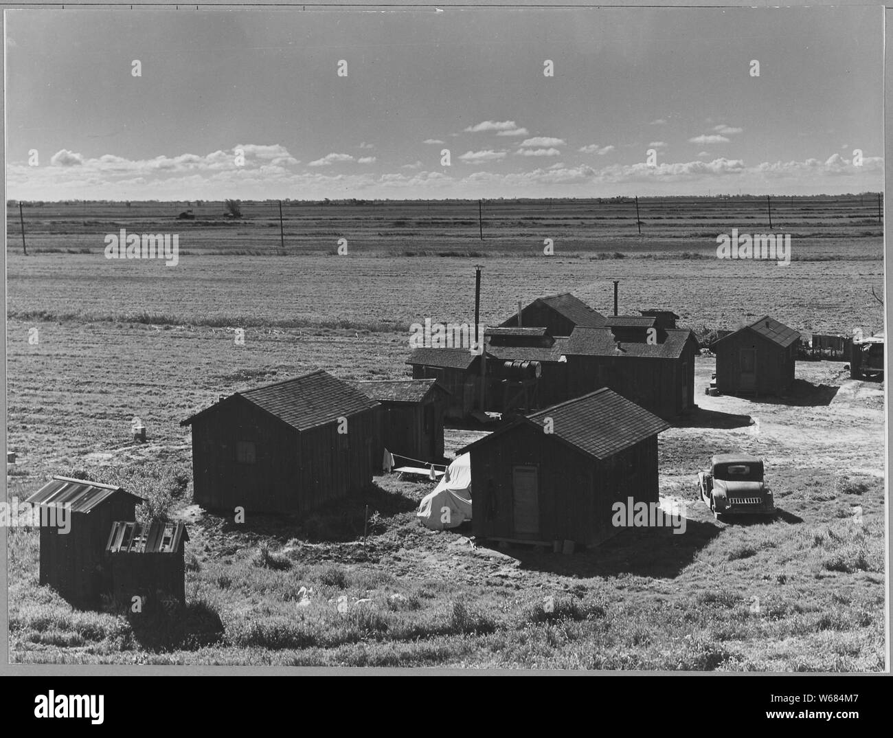 Ryer isola, della contea di Sacramento, California. Azienda camp per equipaggio di asparagi filippino campo lavoratore . . .; Portata e contenuto: Full didascalia recita come segue: Ryer isola, della contea di Sacramento, California. Azienda camp per equipaggio di asparagi filippini lavoratori di campo. Libera il legno, nessuna luce, nessun privato. Nel più grande del mondo di distretto di asparagi sul delta del fiume Sacramento. Foto Stock