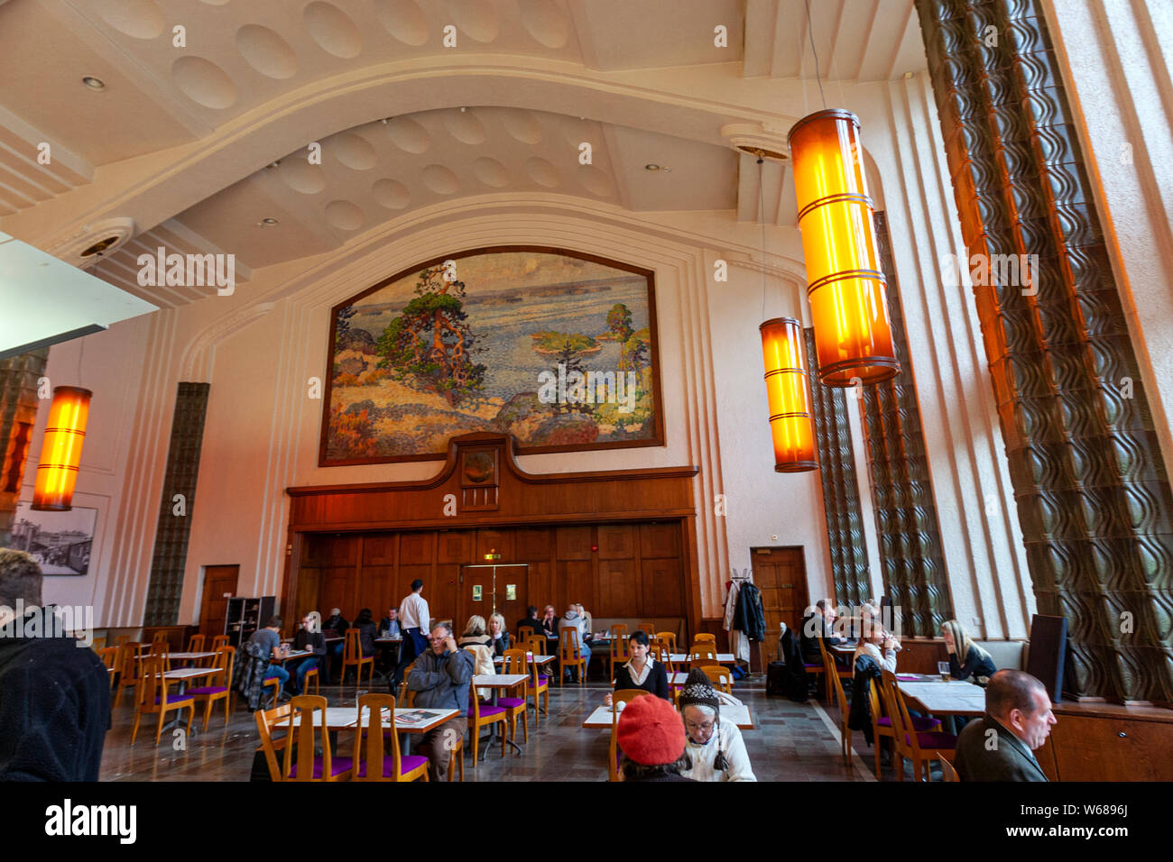 Cafe e ristorante a Helsinki la stazione ferroviaria centrale, da Eliel Saarinen, con una pura romanticist nazionale progettazione, Helsinki, Finlandia Foto Stock