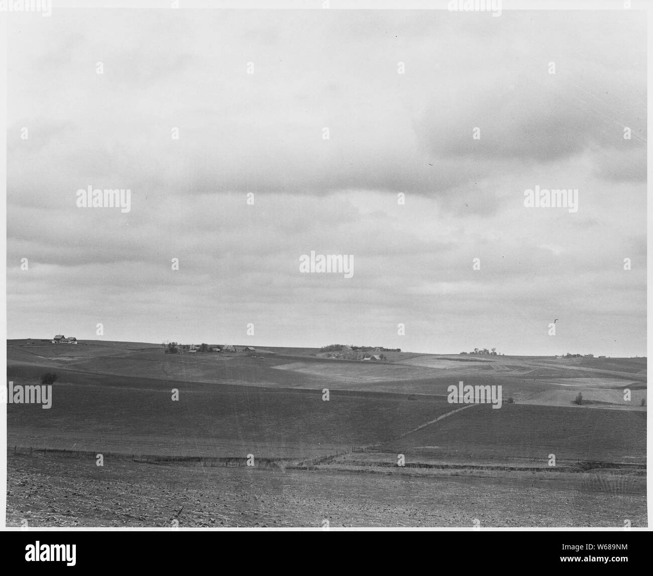 Shelby County, Iowa. Questo è il paese che sostiene le persone in Irwin -- alcuni dei migliori terreni in . . .; Portata e contenuto: Full didascalia recita come segue: Shelby County, Iowa. Questo è il paese che sostiene le persone in Irwin -- alcune delle migliori terre del paese. Il topsoil è profonda, di trama fine e libera da pietre e persino il sottosuolo producono buoni raccolti. Perché è il rotolamento, questa terra lavaggi e corrode la più veloce nel paese piatto ad est, ma gli agricoltori dicono che resiste alla siccità meglio di quest'ultimo. Foto Stock