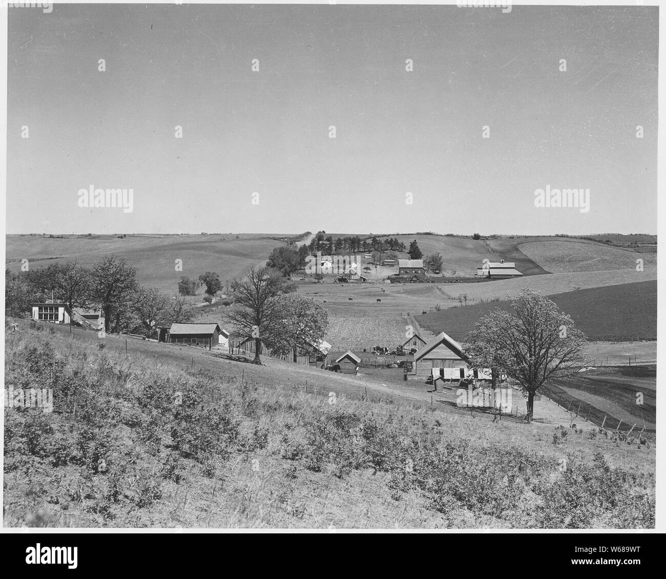 Shelby County, Iowa. Questo è il paese che sostiene le persone in Irwin -- alcuni dei migliori terreni in . . .; Portata e contenuto: Full didascalia recita come segue: Shelby County, Iowa. Questo è il paese che sostiene le persone in Irwin -- alcune delle migliori terre del paese. Il topsoil è profonda, di trama fine e libera da pietre e persino il sottosuolo producono buoni raccolti. Perché è il rotolamento, questa terra lavaggi e corrode la più veloce nel paese piatto ad est, ma gli agricoltori dicono che resiste alla siccità meglio di quest'ultimo. Foto Stock