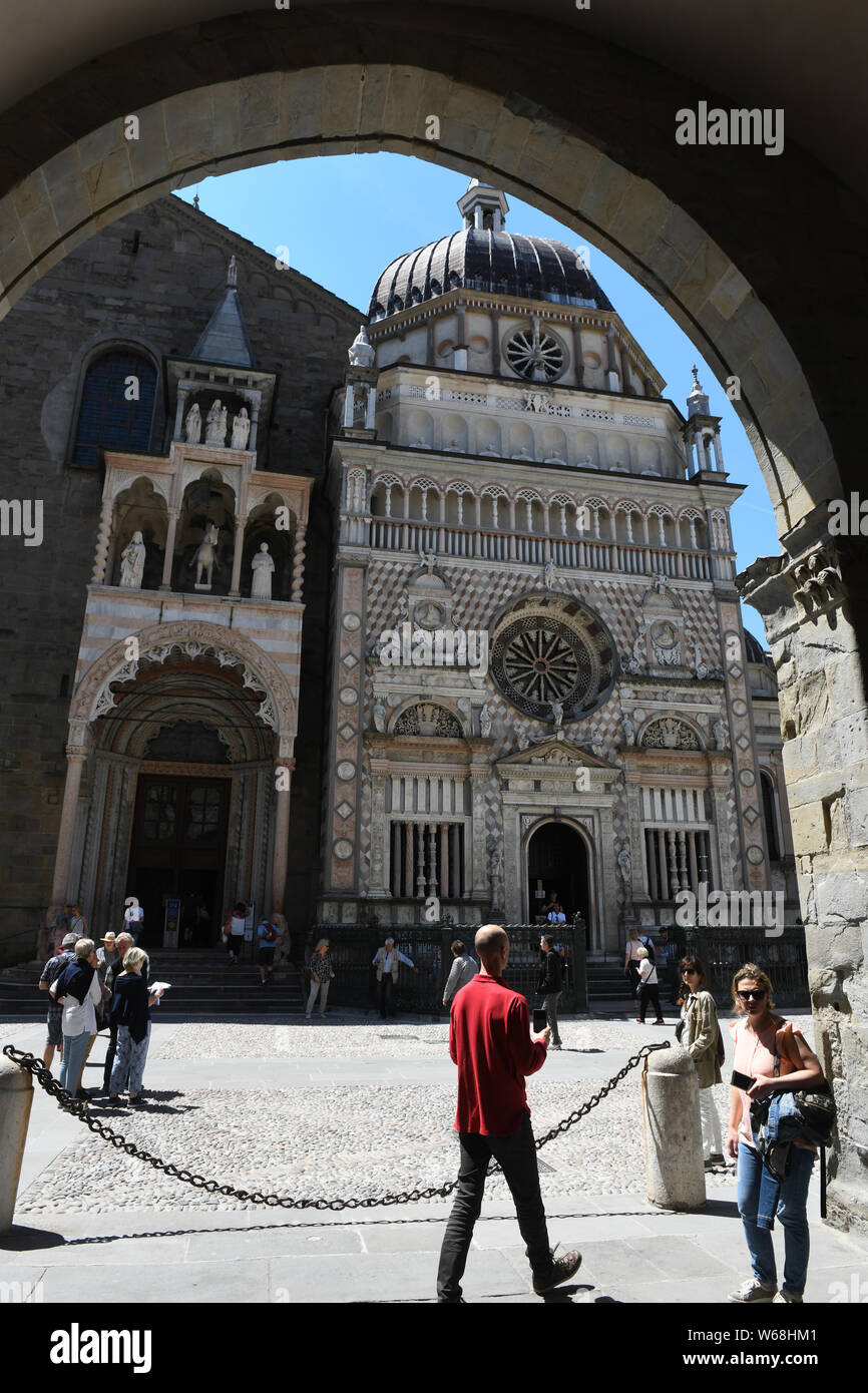 Cappella Colleoni e la Basilica di Santa Maria Maggiore nel Duomo Square nella Città Alta di Bergamo, Lombardia, Italia Foto Stock