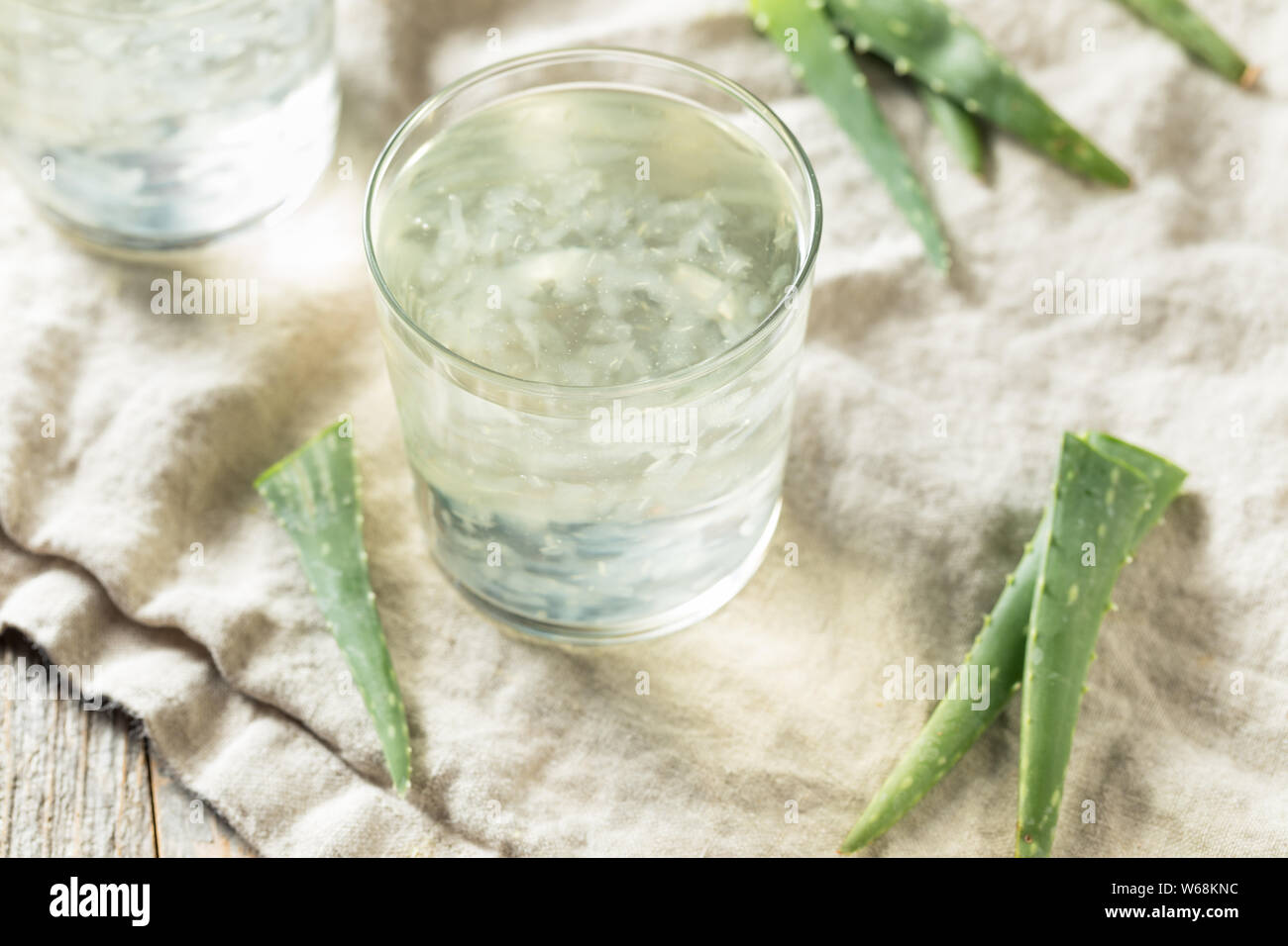 Materie organiche sani Aloe Vera acqua in un bicchiere Foto Stock