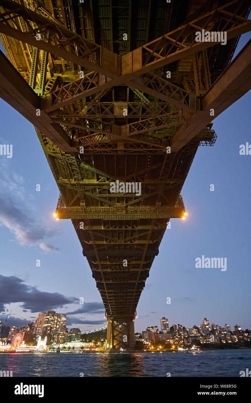 Il Ponte del Porto di Sydney è un patrimonio di acciaio elencati attraverso il ponte di arco attraverso il porto di Sydney che porta rampa, vehicular, Bicicletta e Pedonale t Foto Stock