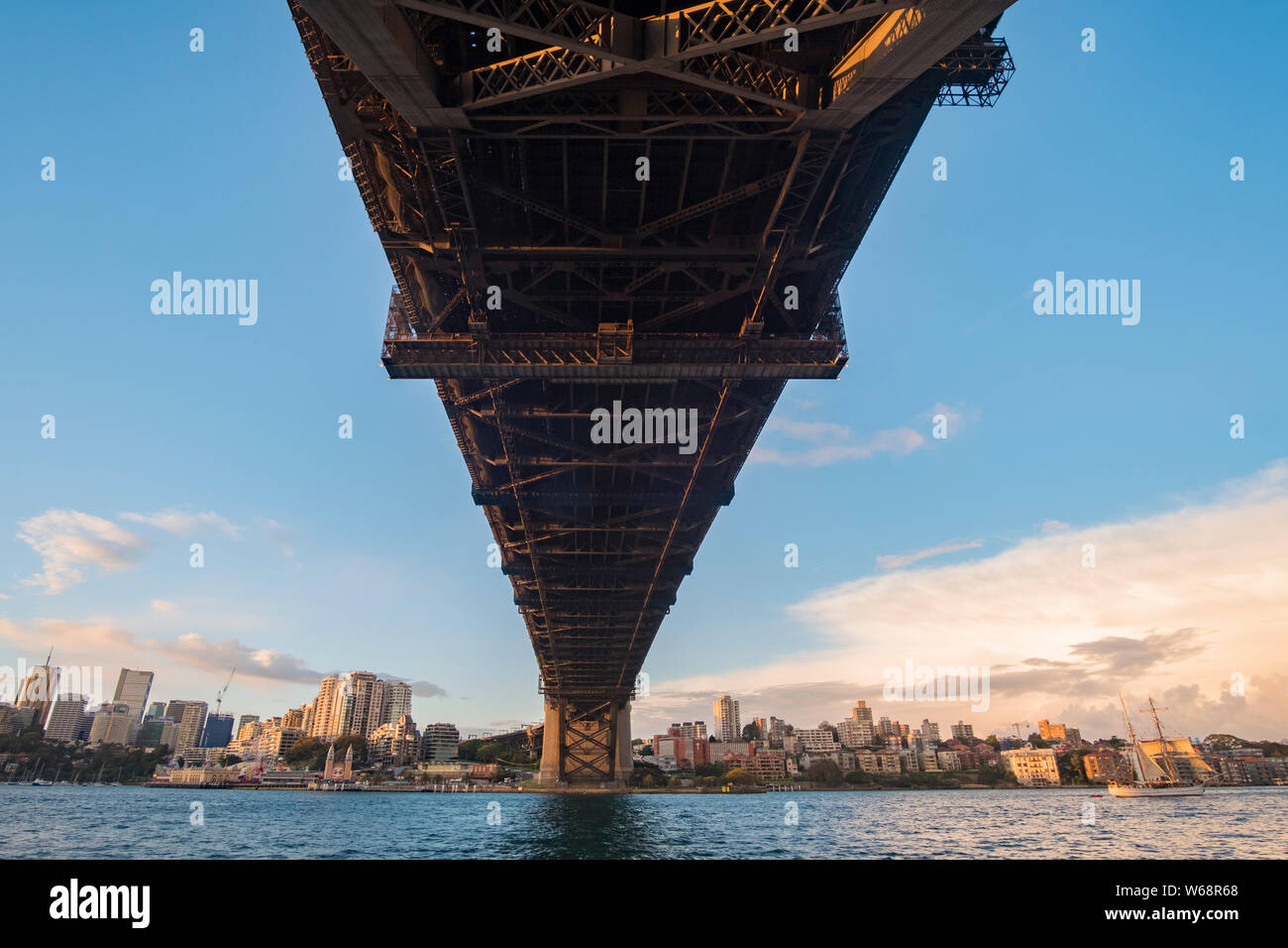 Il Ponte del Porto di Sydney è un patrimonio di acciaio elencati attraverso il ponte di arco attraverso il porto di Sydney che porta rampa, vehicular, Bicicletta e Pedonale. Foto Stock