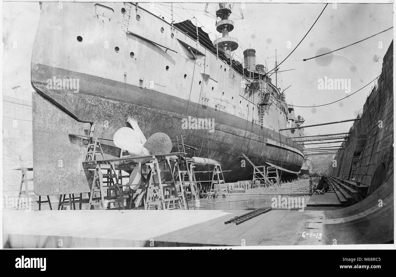 USS Milwaukee nel Dock No. 2, guardando a nord Foto Stock