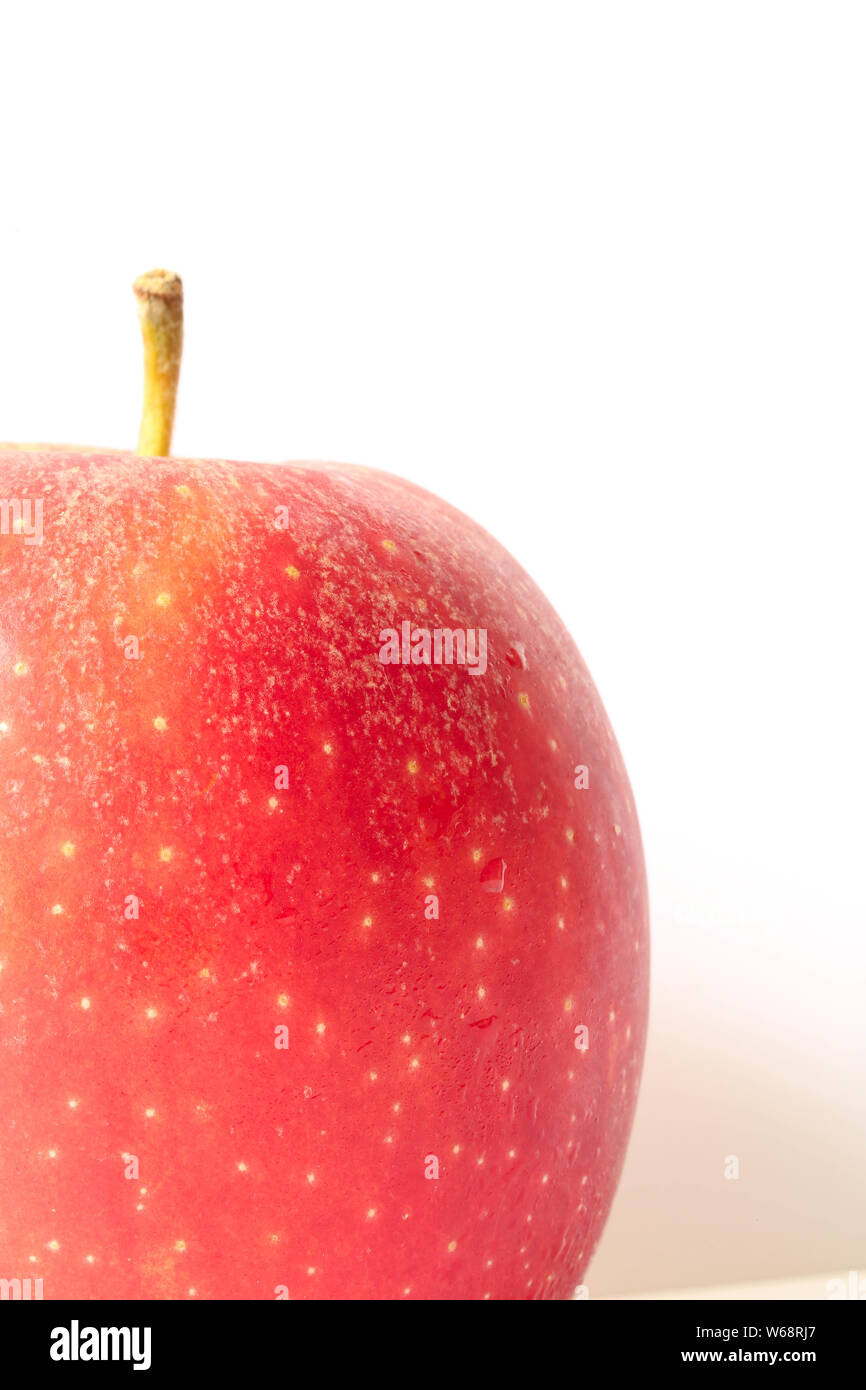 Isolierter roter Apfel auf weißem Hintergrund Foto Stock