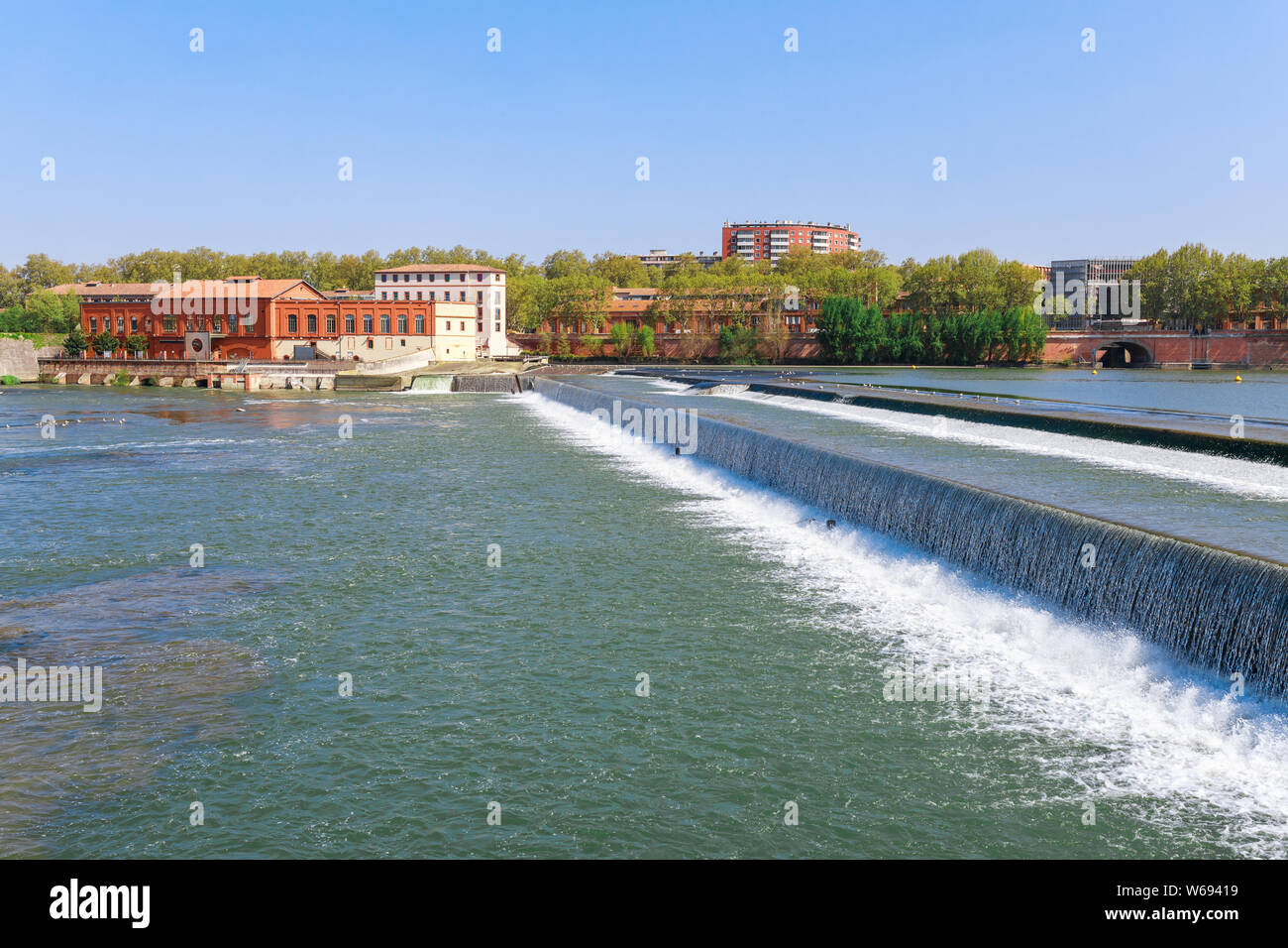 Tolosa e fiume Garonne antenna vista panoramica. Tolosa è la capitale della Haute Garonne dipartimento e regione Occitanie in Francia. Foto Stock