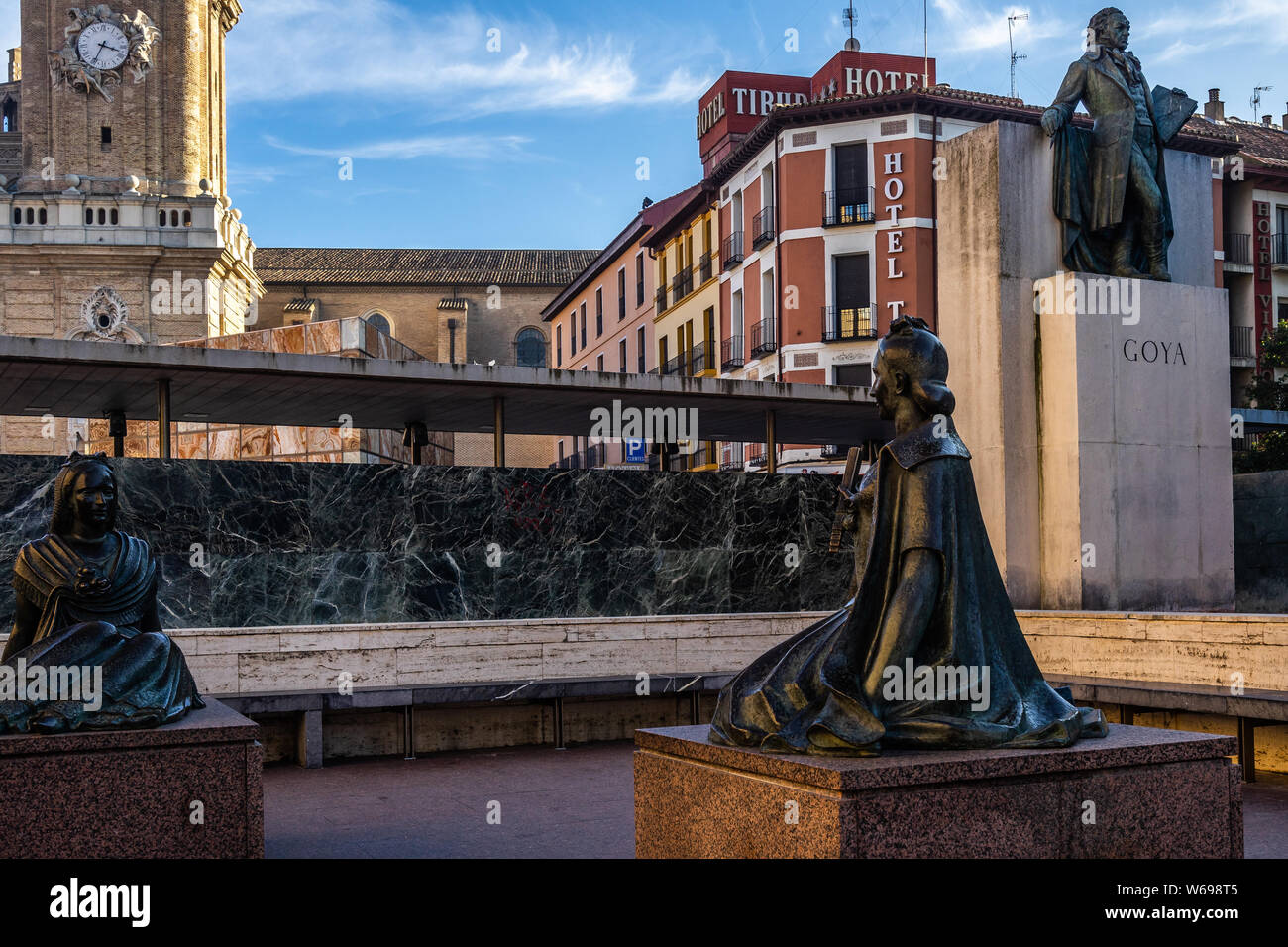 Statue e monumento dedicare a Francisco Goya in Piazza Pilar. Saragozza, Spagna, Dicembre 2018 Foto Stock
