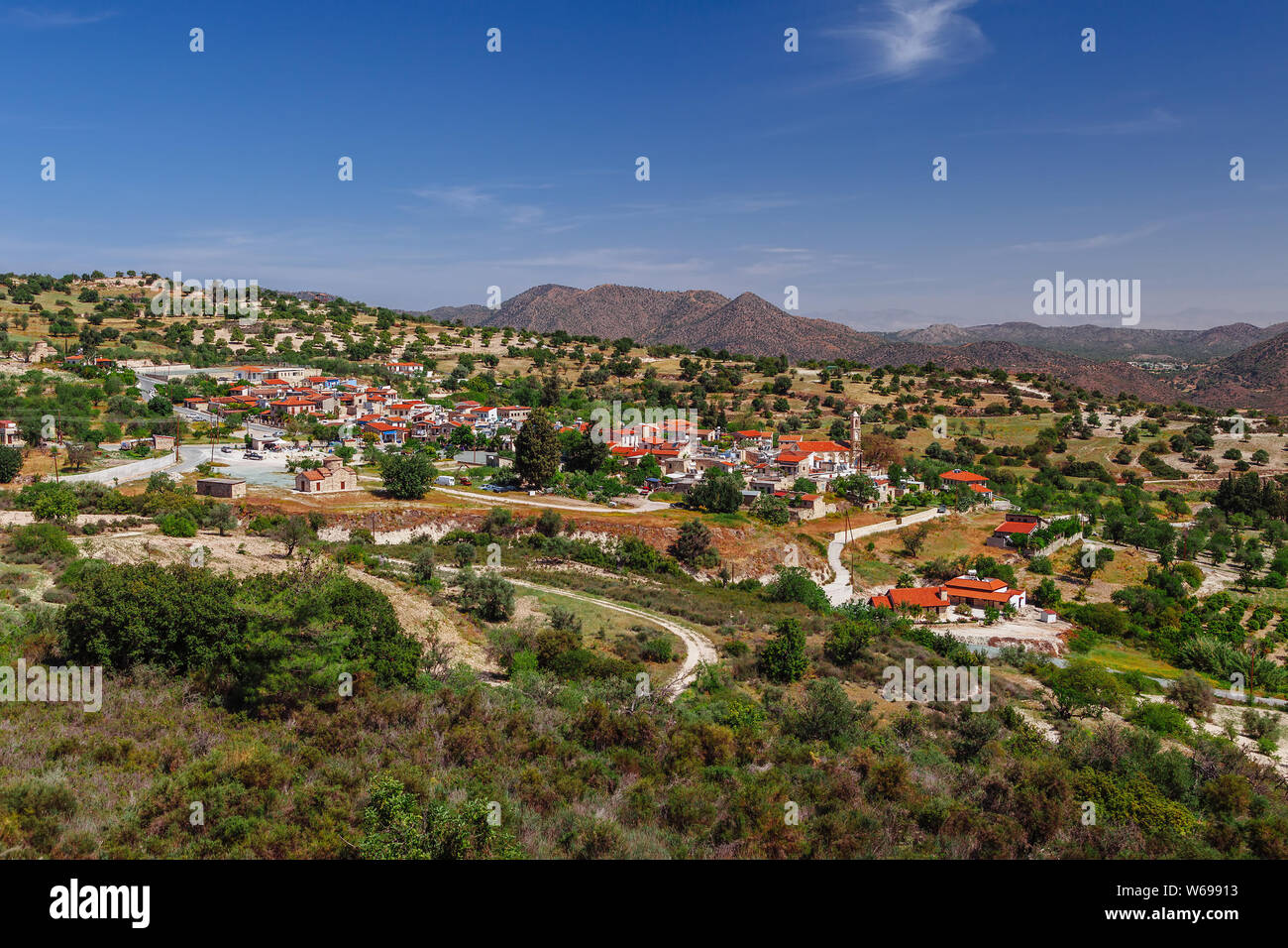 Vista panoramica su Kato Lefkara - è il più famoso villaggio nei Monti Troodos. Distretto di Limassol, Cipro, Mare Mediterraneo. Paesaggio di montagna Foto Stock