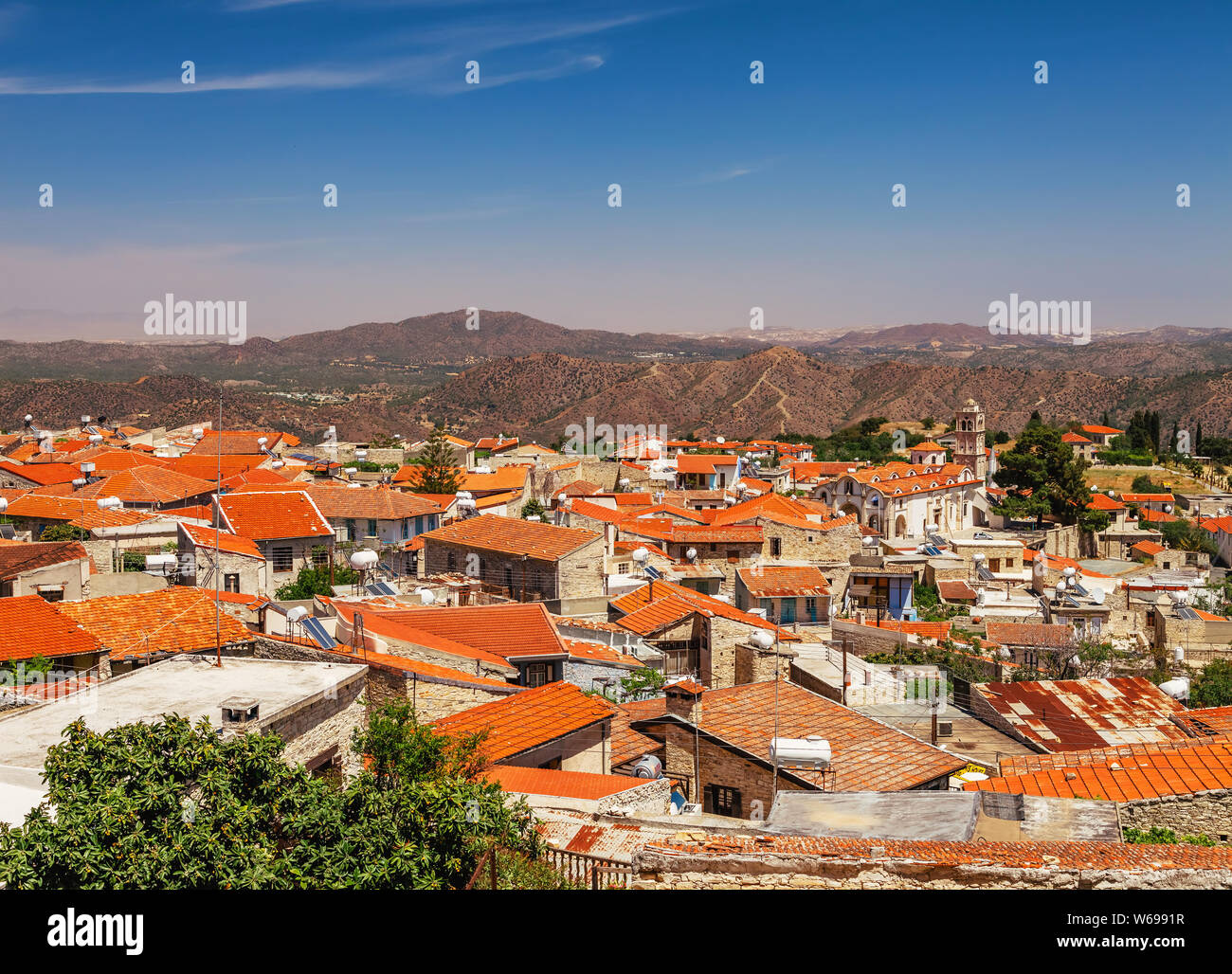 Vista panoramica su Kato Lefkara - è il più famoso villaggio nei Monti Troodos. Distretto di Limassol, Cipro, Mare Mediterraneo. Paesaggio di montagna Foto Stock