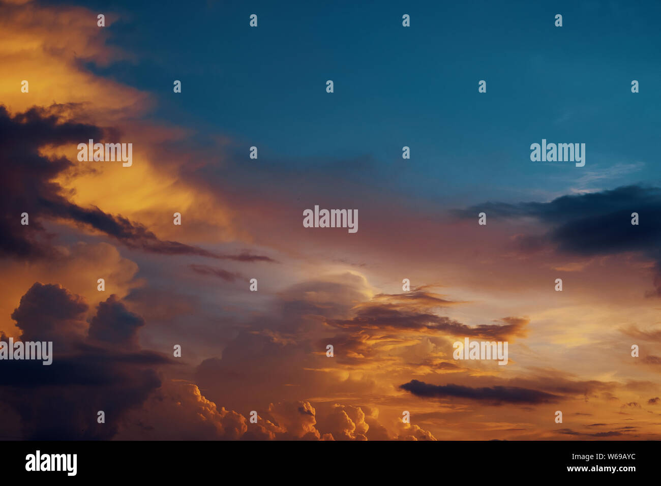 Ricerca cinematografica formazioni di nubi in serata Alabama sky. Foto Stock