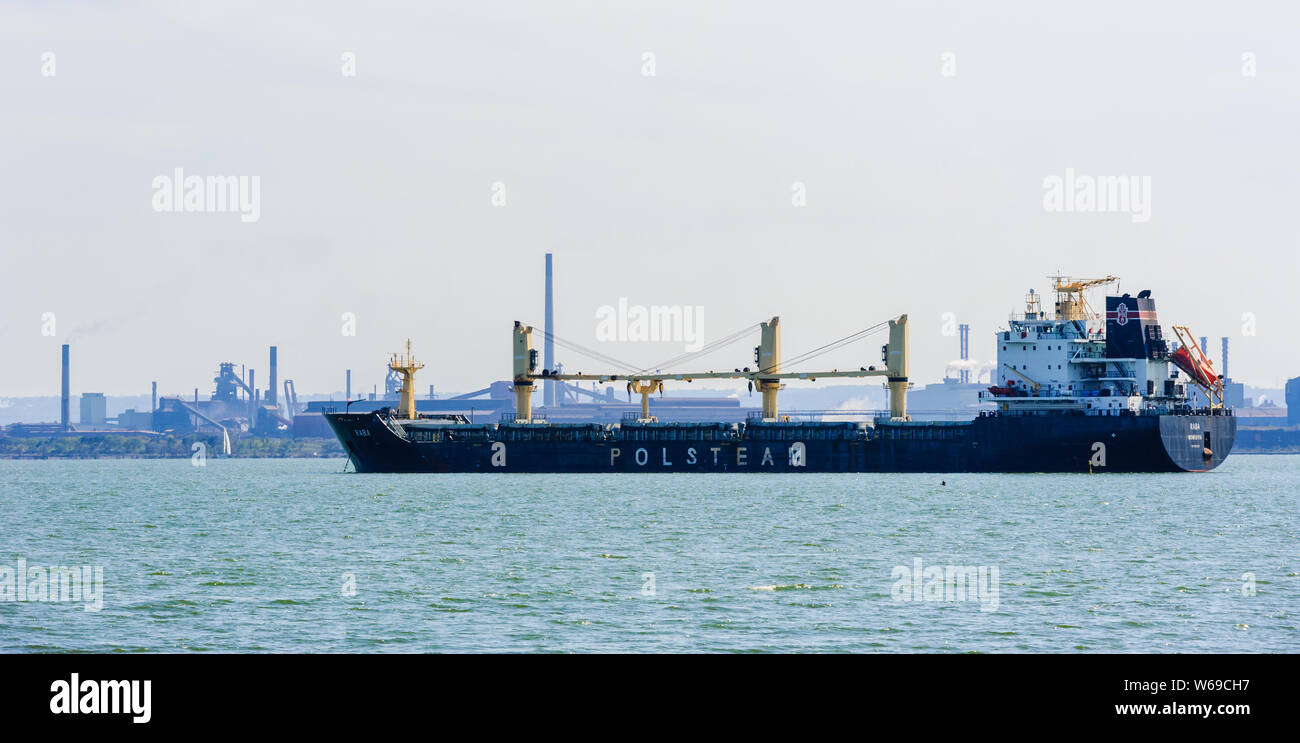 HAMILTON, Ontario, Canada - 23 settembre 2018: la nave portarinfuse 'Raba' è ancorato nel porto di Hamilton vicino alla città una zona industriale. Foto Stock