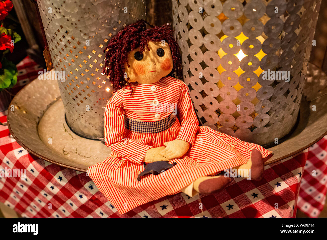 Bella femmina vintage doll closeup sul ripiano store Foto Stock