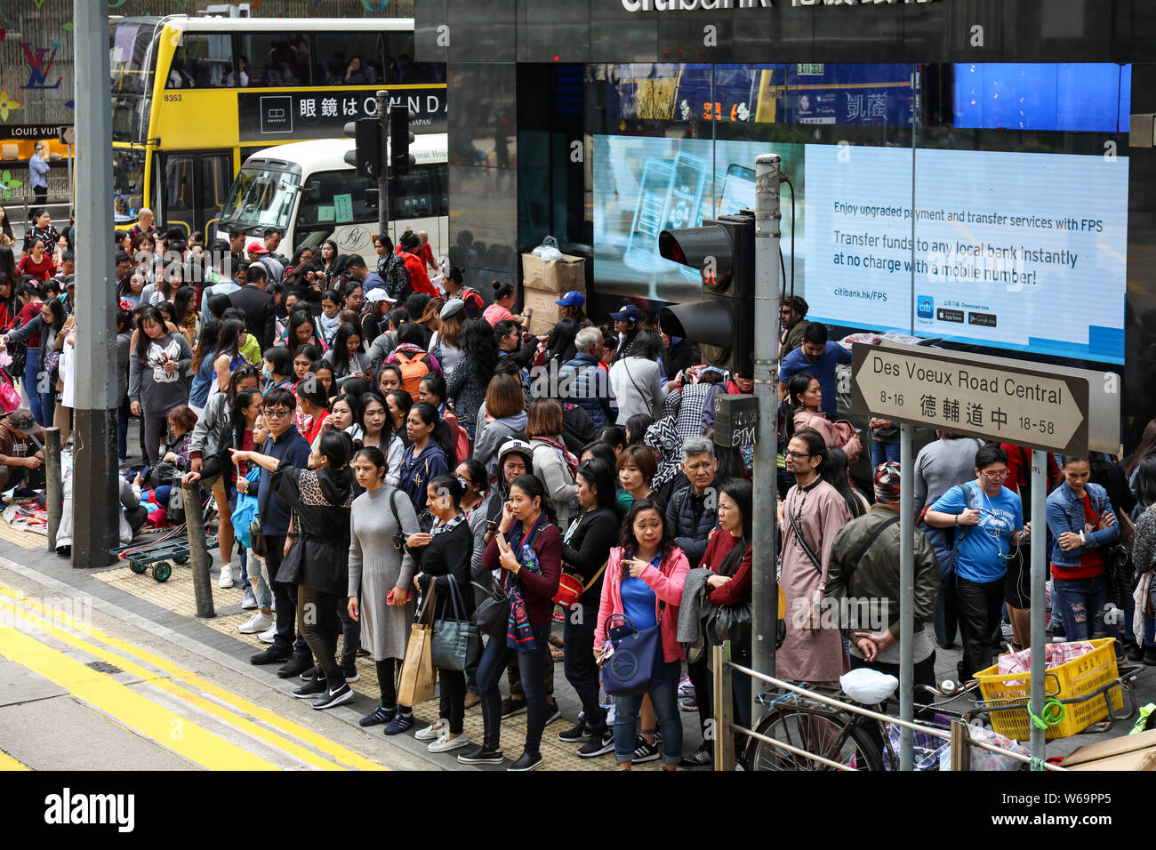 La strada affollata angolo in Hong Kong Foto Stock