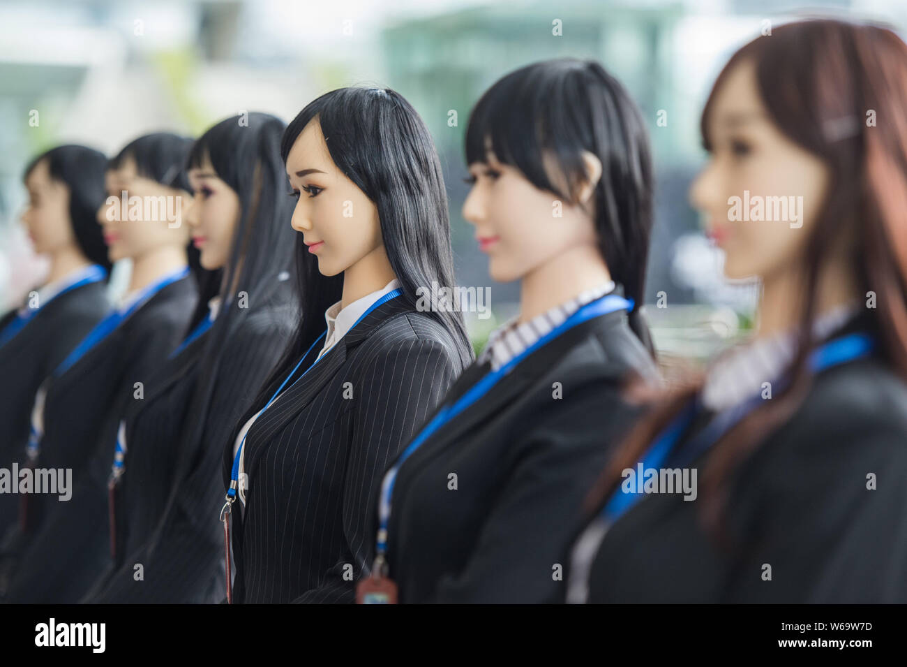 Robot Umanoidi utilizzati per sollevare la consapevolezza del pubblico di anti-droga sono visualizzati sulla Giornata internazionale contro l abuso e il traffico illecito di droghe a S Foto Stock