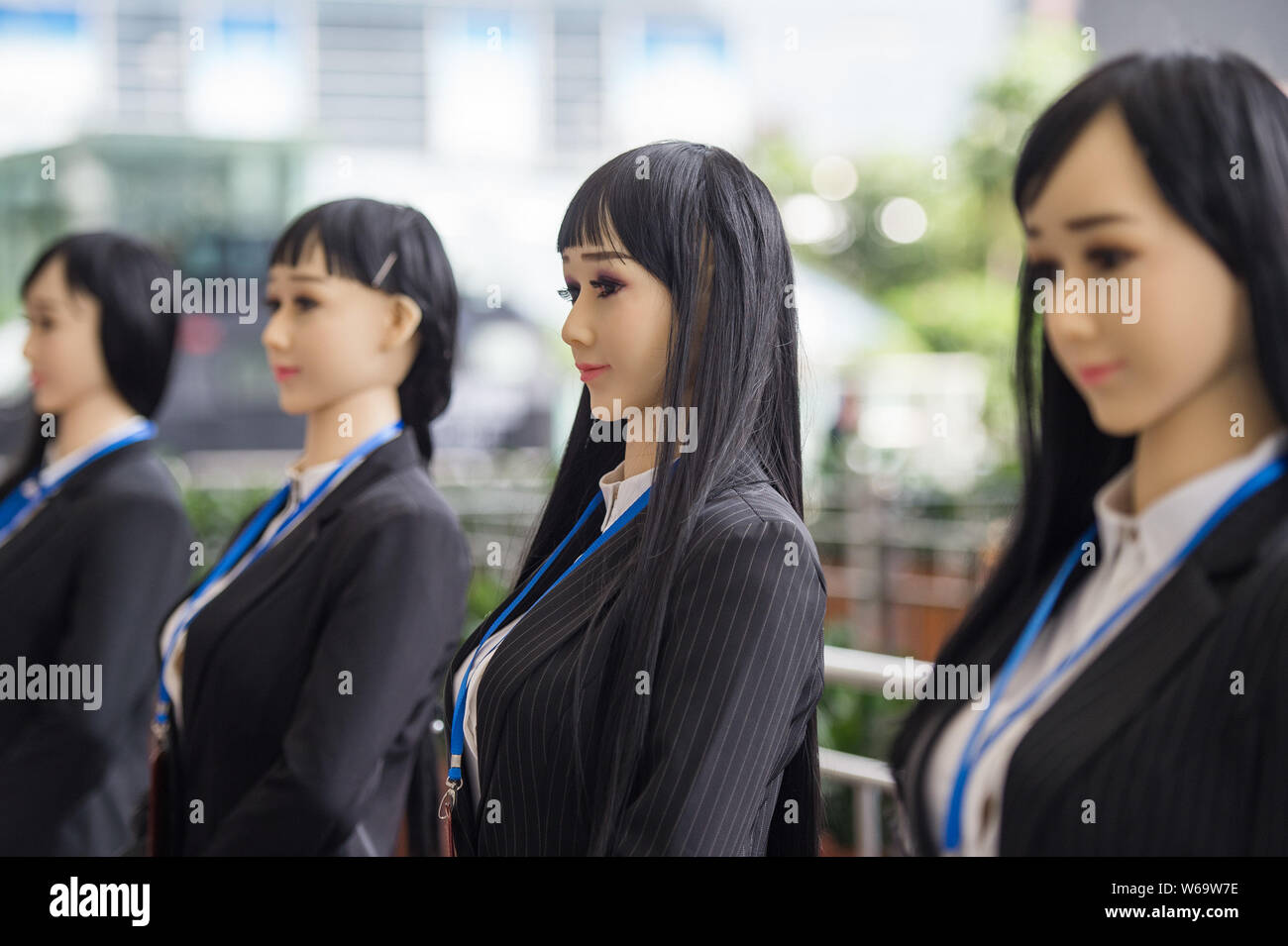 Robot Umanoidi utilizzati per sollevare la consapevolezza del pubblico di anti-droga sono visualizzati sulla Giornata internazionale contro l abuso e il traffico illecito di droghe a S Foto Stock