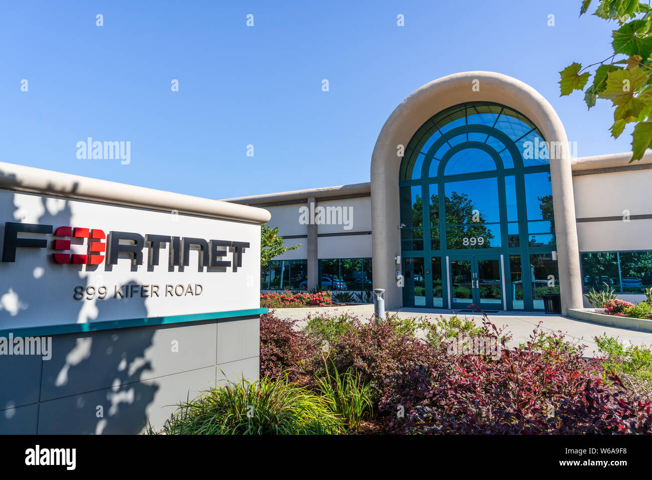 Luglio 31, 2019 Sunnyvale / CA / STATI UNITI D'AMERICA - Fortinet sede nella Silicon Valley; Fortinet Inc. è una società americana che sviluppa e commercializza cybersec Foto Stock