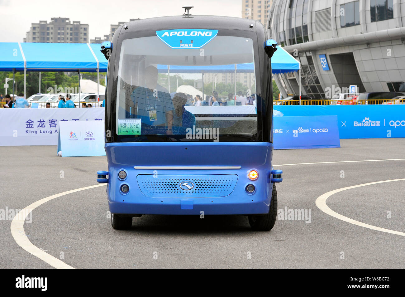 Il Apolong, la Cina la prima auto-guida bus della microcircolazione sviluppato congiuntamente da Baidu e il cinese veicolo commerciale maker re lungo, è immagine Foto Stock