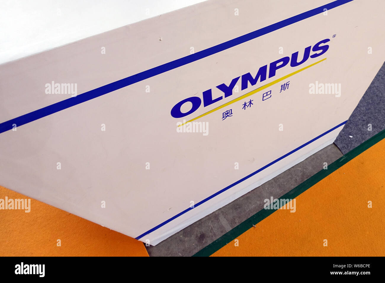 --FILE--Vista della gabbia della fotocamera giapponese maker Olympus durante una expo in Ji'nan city, est della Cina di provincia di Shandong, 15 luglio 2017. Camma di giapponese Foto Stock