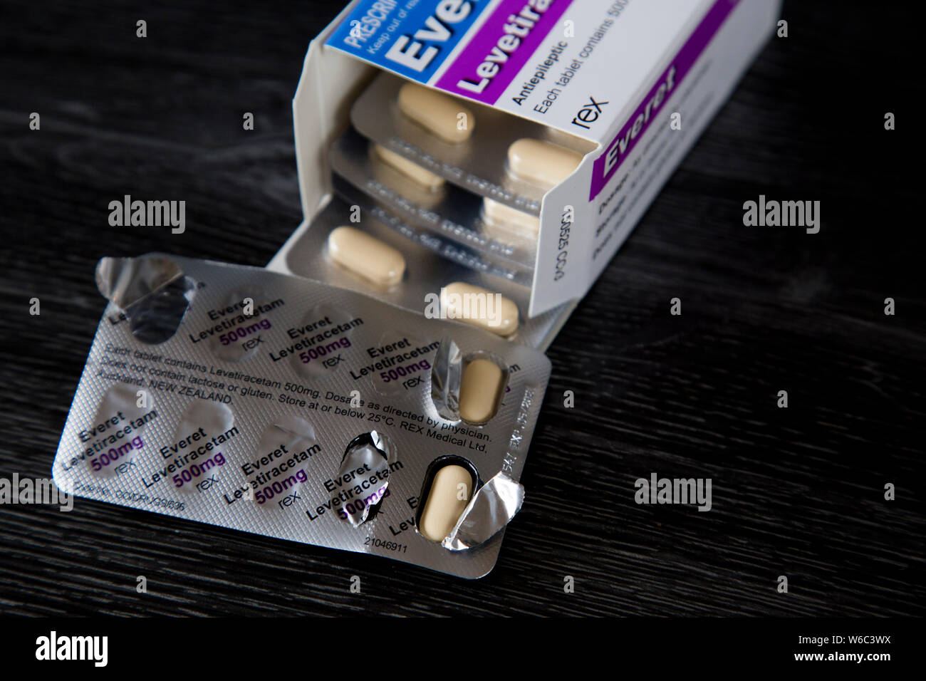 Scatola di Everet Levetiracetam Rex 500mg. Trattamento di Epilipsy, commercializzato come Keppra. Alternativa a Epilim o valproato di sodio, lamotrigina. Foto Stock