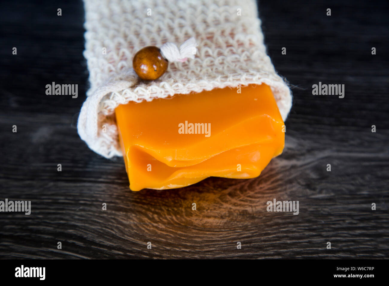 Risparmio di sapone artigianali di borsa a cordoncino per mettere il sapone in modo che dura più a lungo. Buona per viso e corpo, mani e capelli. Può mettere tutta la barra in o avanzi di cibo. Foto Stock