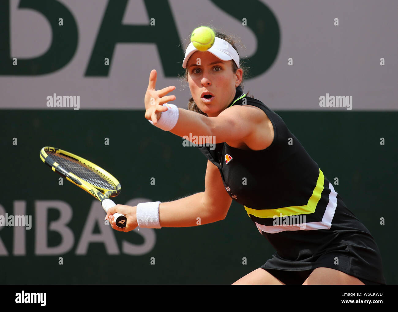 Johanna Konta giocando un diretti shot in French Open 2019 Torneo, Parigi, Francia Foto Stock