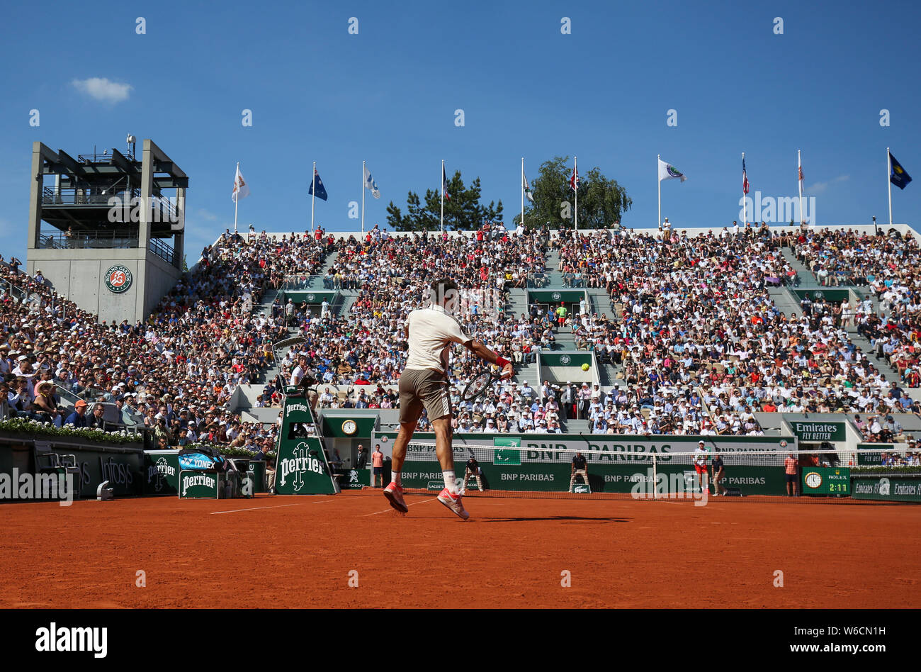 Swiss giocatore di tennis Roger Federer giocando diretti girato durante il French Open 2019, Parigi, Francia Foto Stock