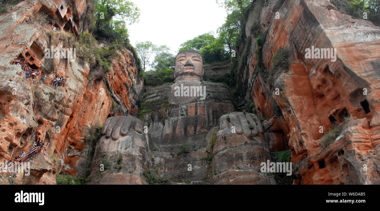 Il Leshan il Buddha gigante di Leshan o Grand Buddha vicino a Chengdu. Questo è il più alto in pietra statua di Buddha nel mondo. Leshan Buddha, Sichuan. UNESCO Foto Stock