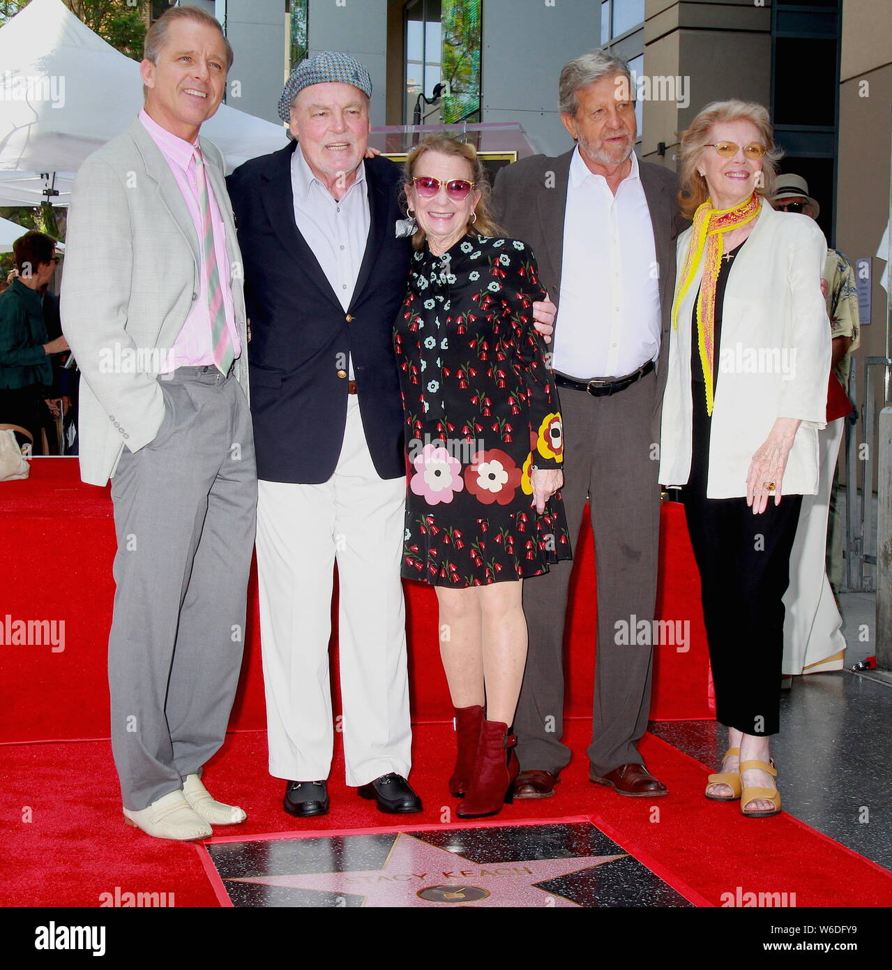 Luglio 30, 2019, Hollywood, California, Stati Uniti d'America: mi16057CHW.Hollywood Camera di Commercio onori Stacy Keach con stella sulla Hollywood Walk of Fame.1628 Vine Street vicino al famoso angolo di Hollywood & Vine, Hollywood, California, Stati Uniti d'America .07/31/2019 .MAXWELL CAULFIELD, STACY KEACH E JULIET MILLS.Â©Clinton H.Wallace/Photomundo International/ Foto Inc (credito Immagine: © Clinton Wallace/Globe foto via ZUMA filo) Foto Stock
