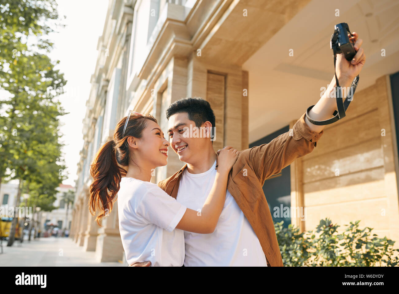 Turisti felici di prendere foto di se stessi Foto Stock